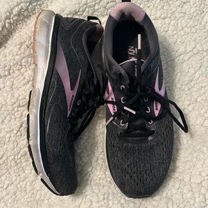 Brooks Transmit 3 Running Sneakers, Size 11, Gray Pink White